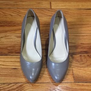 Gray leather Nine West heels